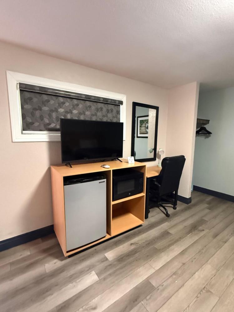 Standard Queen Room with Two Queen Beds - Non Smoking  interior